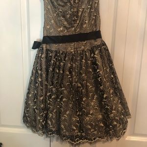 Jessica McClintock Black and Gold Short Dress